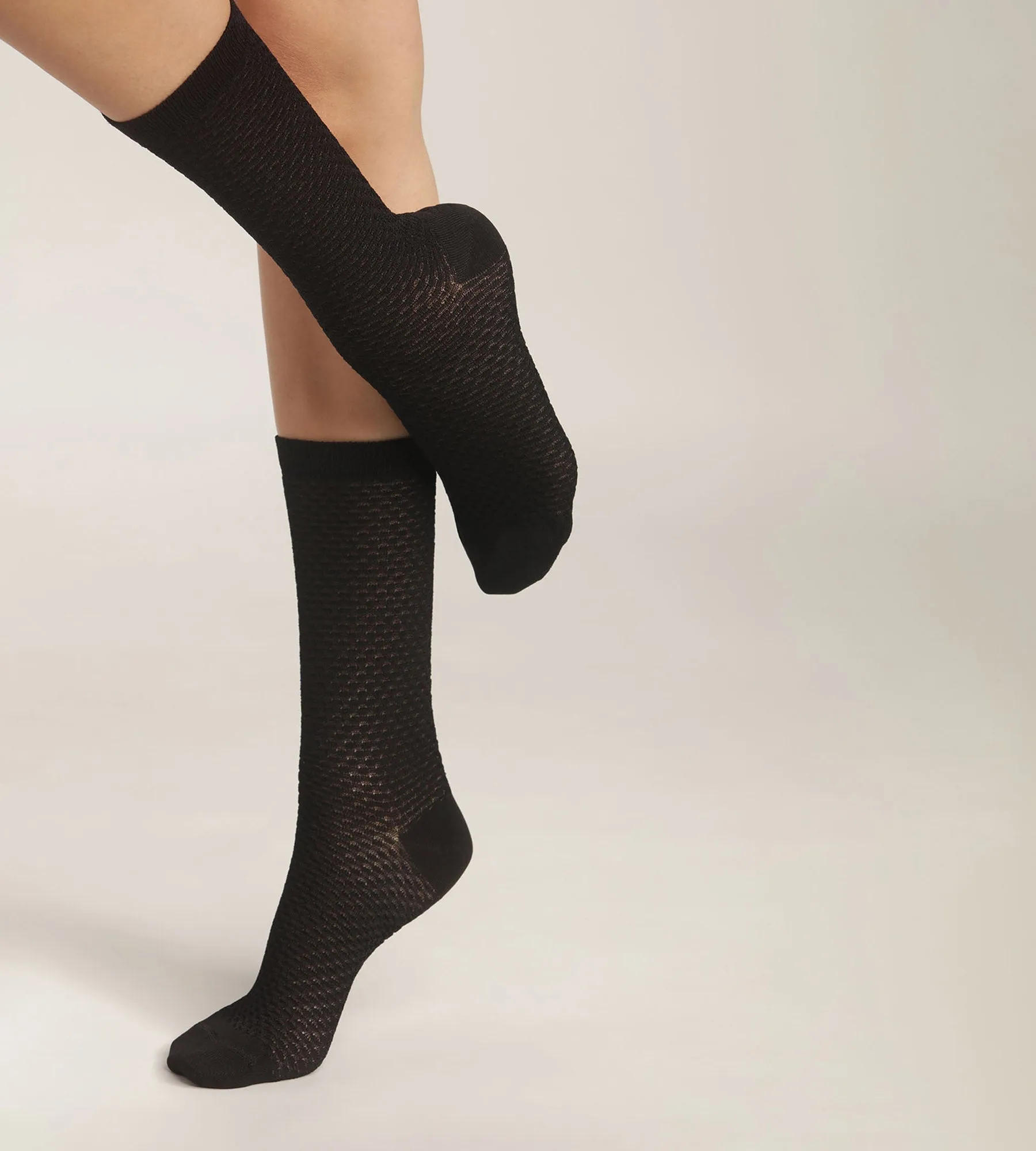 Women's socks in black viscose with embossed effect Dim Style
